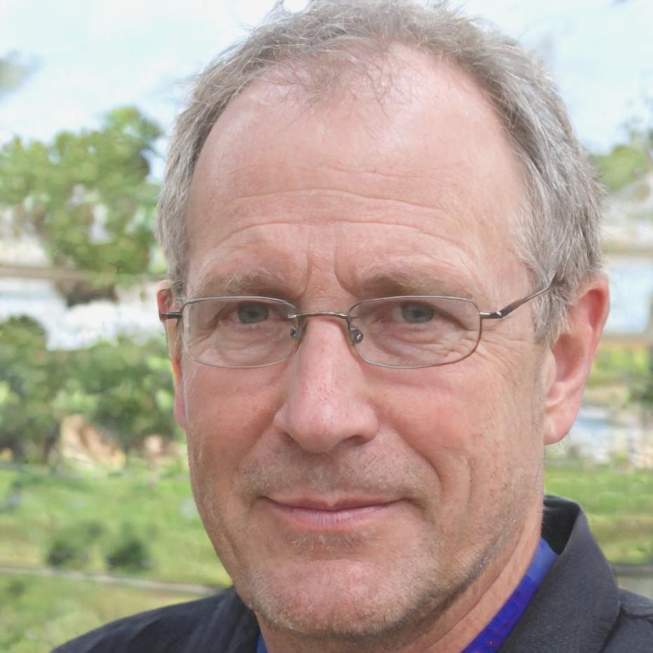 Aurelio Mendoza, Director de Educación Financiera